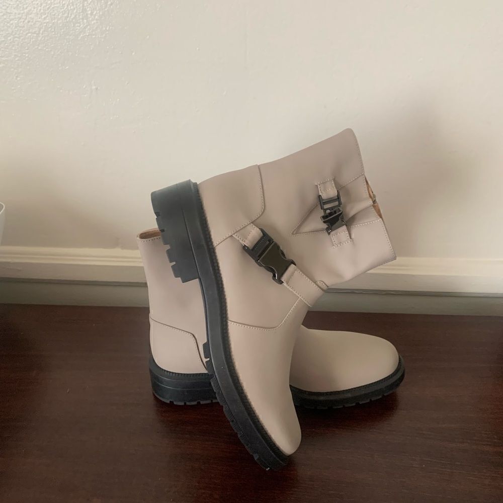 Aquatalia Women’s lillie top grain leather motorcycle boot size 9,5 NIB